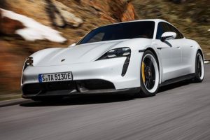 Porsche ilk elektrikli modeli Taycan'ı tanıttı