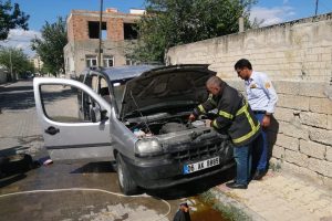 Park halindeki hafif ticari ara&ccedil; alev aldı