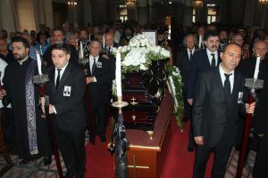 &Uuml;nl&uuml; işkembeci Apik toprağa verildi