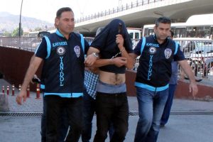 Kayseri'de engelliyi dolandıran 5 kişiye g&ouml;zaltı