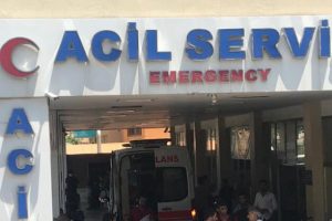 Minib&uuml;s şarampole devrildi: &Ccedil;ok sayıda yaralı var