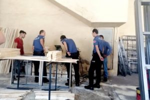 Bursa'da elini kesim makinesine kaptıran iş&ccedil;i yaralandı