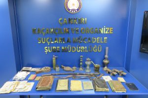Tarihi eserlerle yakalandı