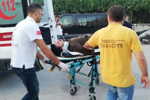 Bursa'da motosikletiyle otomobilin altına girdi