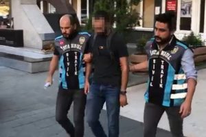 Motosikletle trafikte ter&ouml;r estiren "ithal" maganda yakalandı