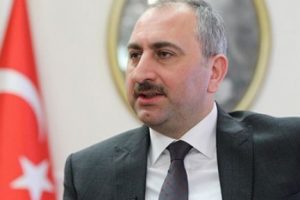 Bakan G&uuml;l: Bir kadın kurtulacaksa anayasayı bile değiştiririz