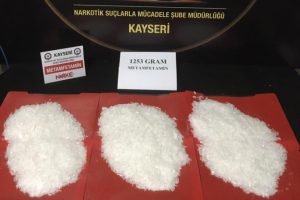 Kayseri'de uyuşturucu operasyonu: 22 g&ouml;zaltı