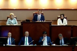 İBB Meclisi'nde g&uuml;ndem Yenikapı'daki ihtiya&ccedil; fazlası ara&ccedil;lar