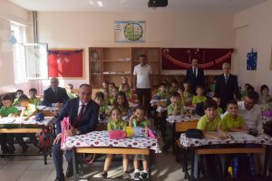 Bursa Gemlik Belediye Başkanı Sertaslan, okulları ziyaret etti