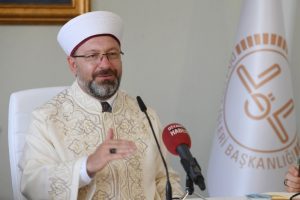 Erbaş: "Kerbel&acirc;'nın bize &ouml;ğrettiği beraberlik, vahdet ve kardeşliktir"