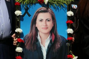 Eşini iki &ccedil;ocuğunun g&ouml;zleri &ouml;n&uuml;nde &ouml;ld&uuml;rd&uuml;! "Haberler psikolojimi bozuyor"