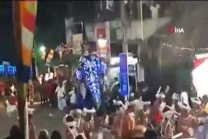 Sri Lanka'da fil kalabalığa daldı: 17 yaralı