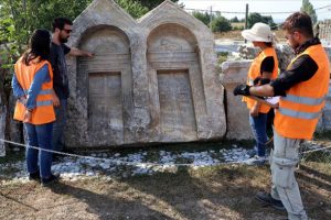 Romalılar acılarını şiirlerle mezar taşlarına kazımış