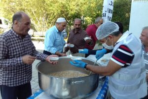 Edremit Belediyesi 5 bin kişiye aşure dağıttı