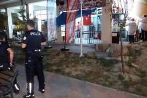 Pompalıyla b&ouml;yle ateş a&ccedil;tı: 2 kişiyi yaraladı