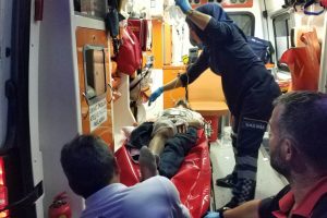 Eski eşi ve &ccedil;ocuklarını silahla rehin alan koca bacağından vurularak etkisiz hale getirildi
