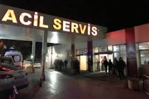 Eşine kızdı, kendini bı&ccedil;akladı
