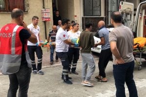 Sevgilisinden ayrılan gen&ccedil; kendisini 3'&uuml;nc&uuml; kattan boşluğa bıraktı