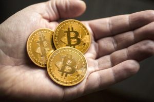 T&uuml;fekle tehdit edilen Bitcoin milyoneri balkondan atladı