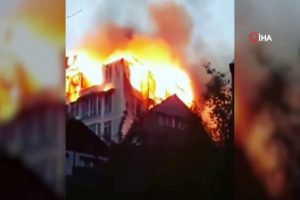 Rusya'daki otel yangınında 1 kişi &ouml;ld&uuml;, 20 kişi tahliye edildi