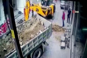 Şişli'de doğal gaz borusu b&ouml;yle patladı