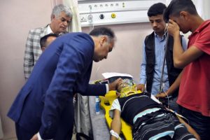 Vali &Ccedil;ağatay kazada yaralananları hastanede ziyaret etti