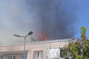 Bursa Demirtaş'ta çatı katında yangın (ÖZEL HABER)
