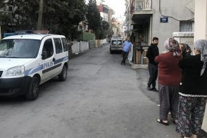 Eski eşiyle birlikte yaşayan adamı &ouml;ld&uuml;rd&uuml;