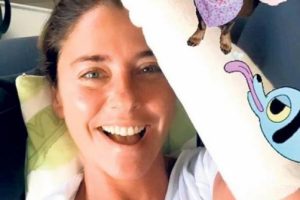 Ece Uslu'yu k&ouml;pek ısırdı