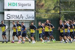 Fenerbah&ccedil;e, Alanyaspor ma&ccedil;ı hazırlıklarını s&uuml;rd&uuml;rd&uuml;