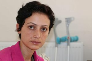 Romanında anlattığı 'şiddeti' yaşadı