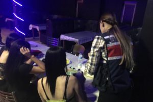 Cinsel istismar h&uuml;k&uuml;ml&uuml;s&uuml;, eğlence mekanında yakalandı