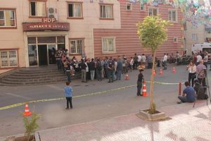 Diyarbakır'da eylem yapan ailelerden HDP hakkında su&ccedil; duyurusu