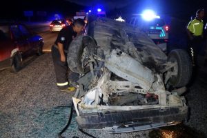 Direksiyon hakimiyetini kaybetti, karşı şeride ge&ccedil;ti
