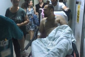 Annesiyle birlikte k&ouml;peğini gezdirmeye &ccedil;ıkarmıştı... Saldırıya uğradılar