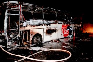 Alev alan otob&uuml;steki 31 yolcu &ouml;l&uuml;mden d&ouml;nd&uuml;