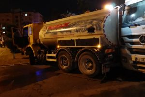 Freni boşalan tankerden atlayan şof&ouml;r &ouml;ld&uuml;