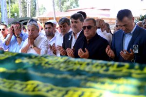 Serdar Adalı'nın annesi toprağa verildi