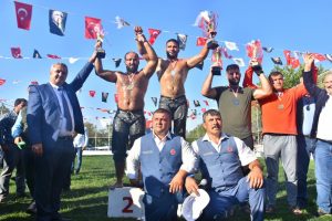 Malkara'da başpehlivan Serhat G&ouml;kmen oldu