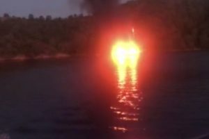 G&ouml;cek'te l&uuml;ks yat cayır cayır yandı