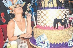 Jennifer Lopez yeni filmini kutladı