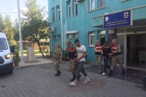 Baz istasyonunda ak&uuml; hırsızlarına su&ccedil;&uuml;st&uuml;