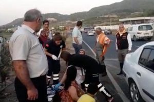 Ref&uuml;je &ccedil;arpan otomobil, karşı şeride ge&ccedil;ti: 6 yaralı
