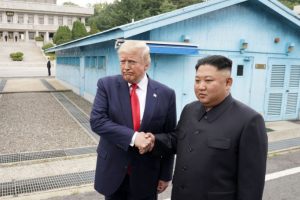 "Kim, Trump'ı Pyongyang'a davet etti"