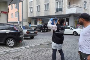 Karısını ve kayınvalidesini bı&ccedil;aklayıp kendini polise ihbar etti