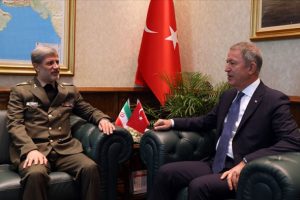 Bakan Akar İran Savunma Bakanı ile g&ouml;r&uuml;şt&uuml;
