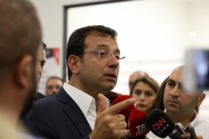 Ekrem İmamoğlu'nun talimatıyla yetim, &ouml;ks&uuml;z, engelli ve şehit &ccedil;ocuklarına verilen yardım artırıldı