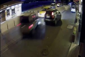 Kazanın şokuyla yardıma gelen kişiye sarıldı