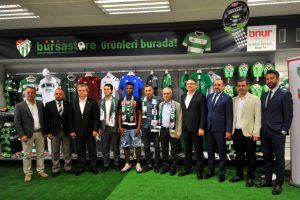 Zor günler geçiren Bursaspor'a destek büyüyor