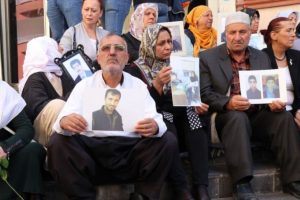 Diyarbakır'da eylem yapan ailelere İran'dan 5 aile katıldı